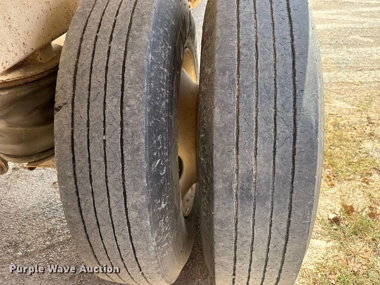 image for item FC4457 2013 Manac 4B24 bottom dump trailer