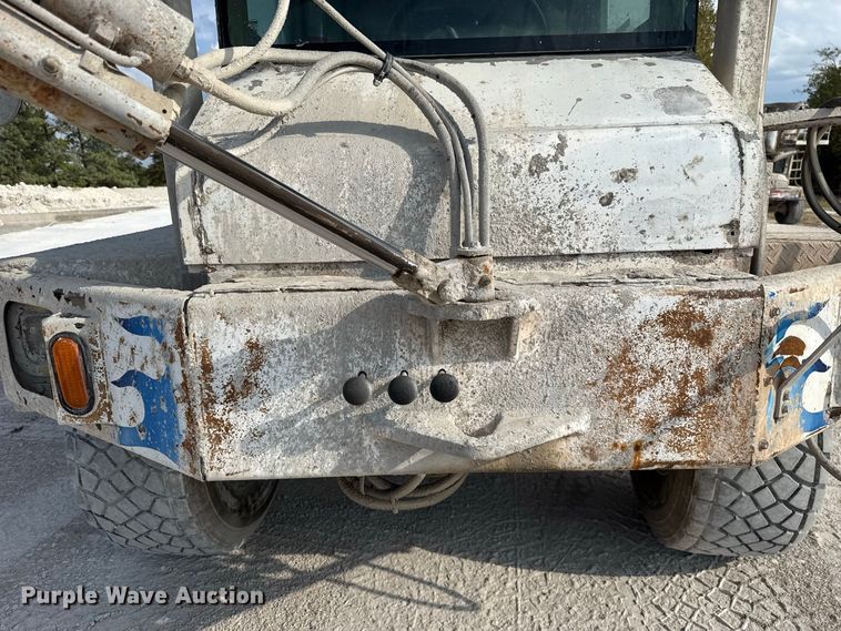 image for item FC4462 2004 Terex Advance Mixer FD4000 ready mix truck