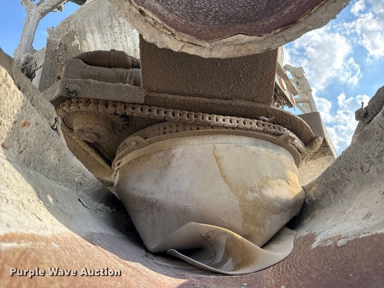 image for item FC4462 2004 Terex Advance Mixer FD4000 ready mix truck
