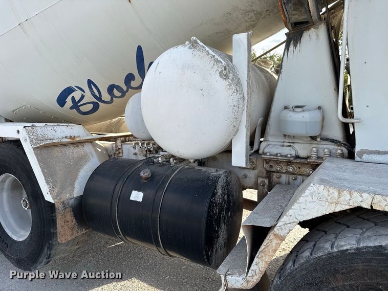 image for item FC4462 2004 Terex Advance Mixer FD4000 ready mix truck