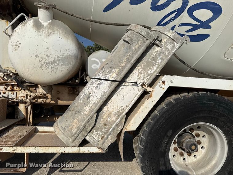 image for item FC4462 2004 Terex Advance Mixer FD4000 ready mix truck