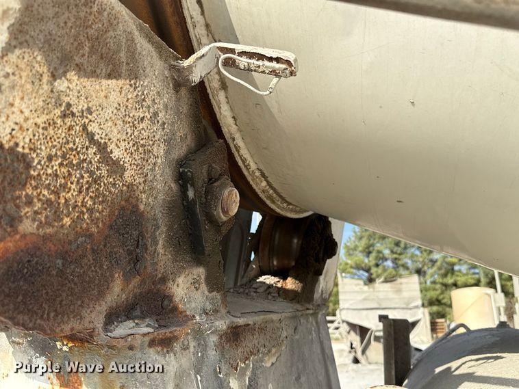 image for item FC4462 2004 Terex Advance Mixer FD4000 ready mix truck