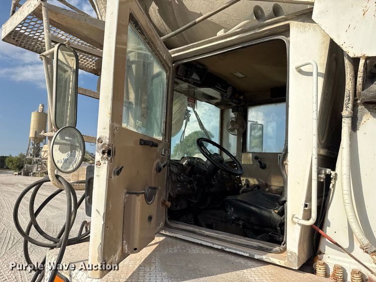 image for item FC4462 2004 Terex Advance Mixer FD4000 ready mix truck