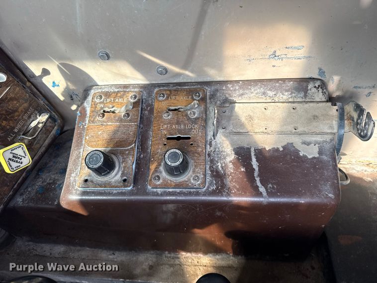 image for item FC4462 2004 Terex Advance Mixer FD4000 ready mix truck