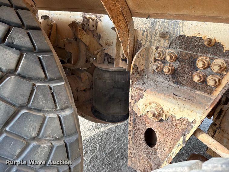 image for item FC4462 2004 Terex Advance Mixer FD4000 ready mix truck
