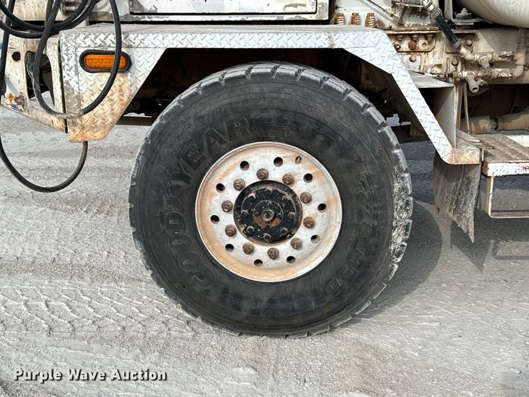 image for item FC4462 2004 Terex Advance Mixer FD4000 ready mix truck
