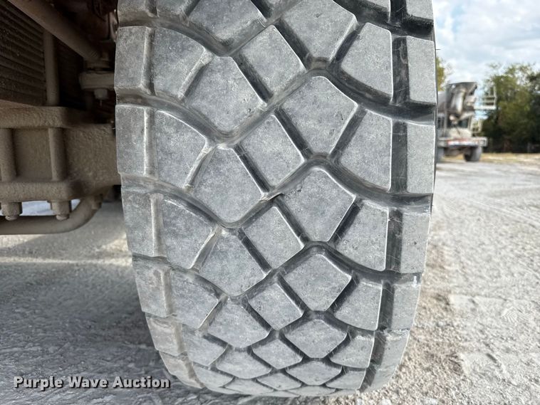 image for item FC4462 2004 Terex Advance Mixer FD4000 ready mix truck
