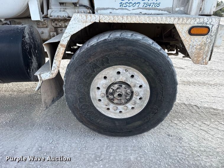 image for item FC4462 2004 Terex Advance Mixer FD4000 ready mix truck