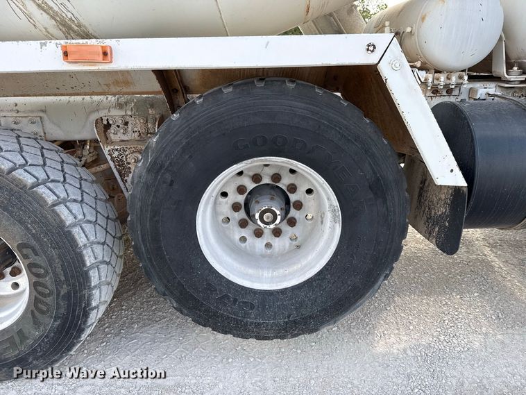 image for item FC4462 2004 Terex Advance Mixer FD4000 ready mix truck