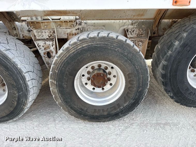 image for item FC4462 2004 Terex Advance Mixer FD4000 ready mix truck
