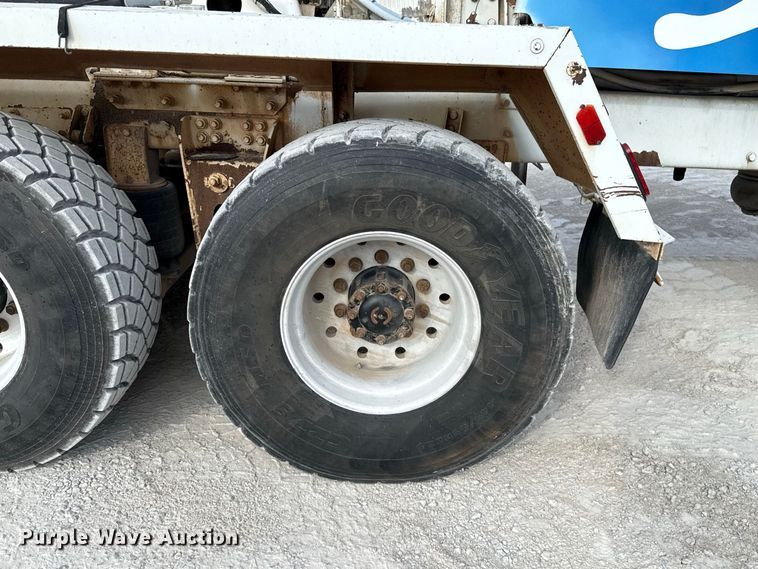 image for item FC4462 2004 Terex Advance Mixer FD4000 ready mix truck