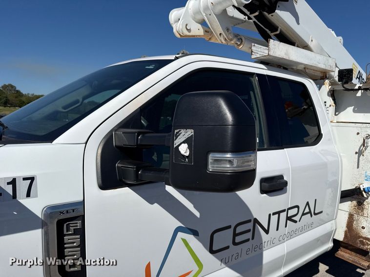 image for item FC4504 2020 Ford F550 bucket truck