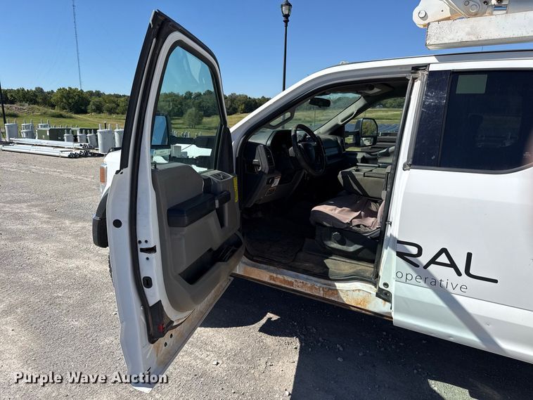 image for item FC4504 2020 Ford F550 bucket truck