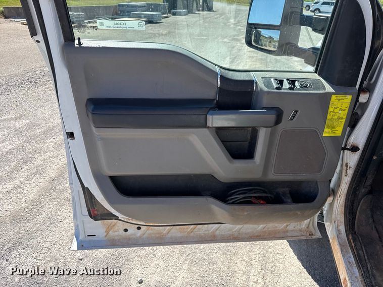image for item FC4504 2020 Ford F550 bucket truck