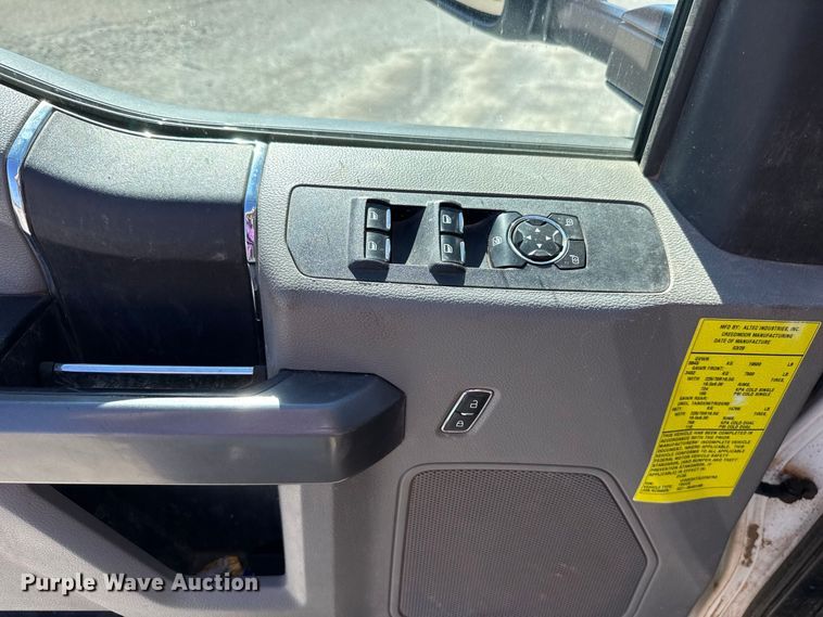 image for item FC4504 2020 Ford F550 bucket truck