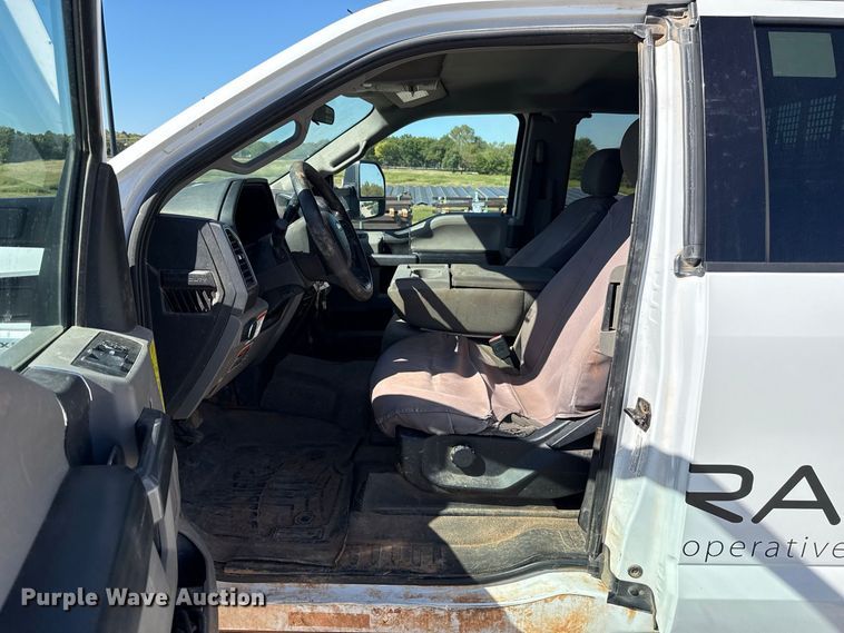 image for item FC4504 2020 Ford F550 bucket truck
