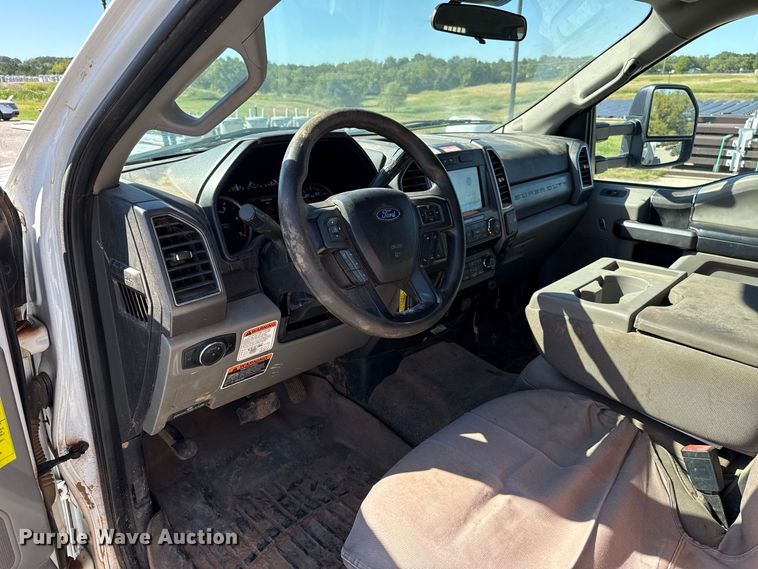 image for item FC4504 2020 Ford F550 bucket truck