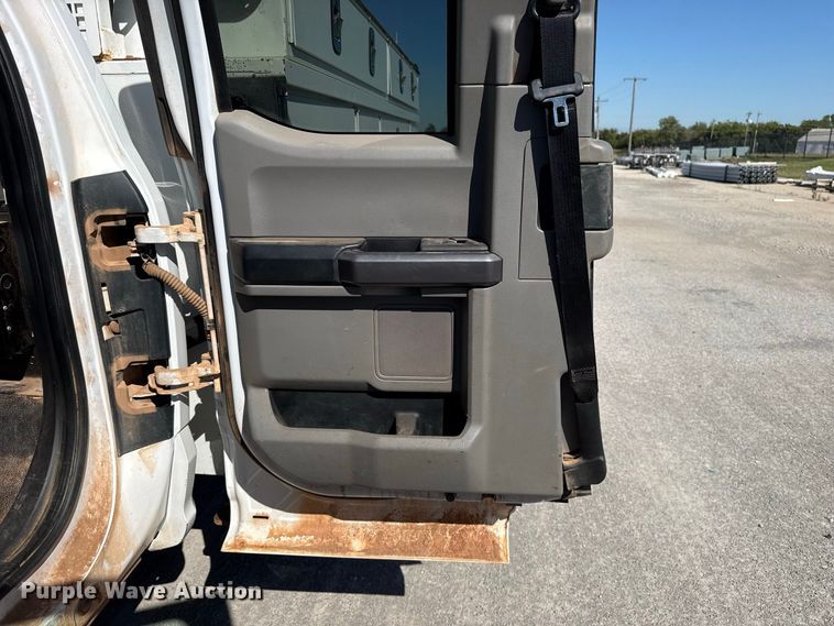 image for item FC4504 2020 Ford F550 bucket truck