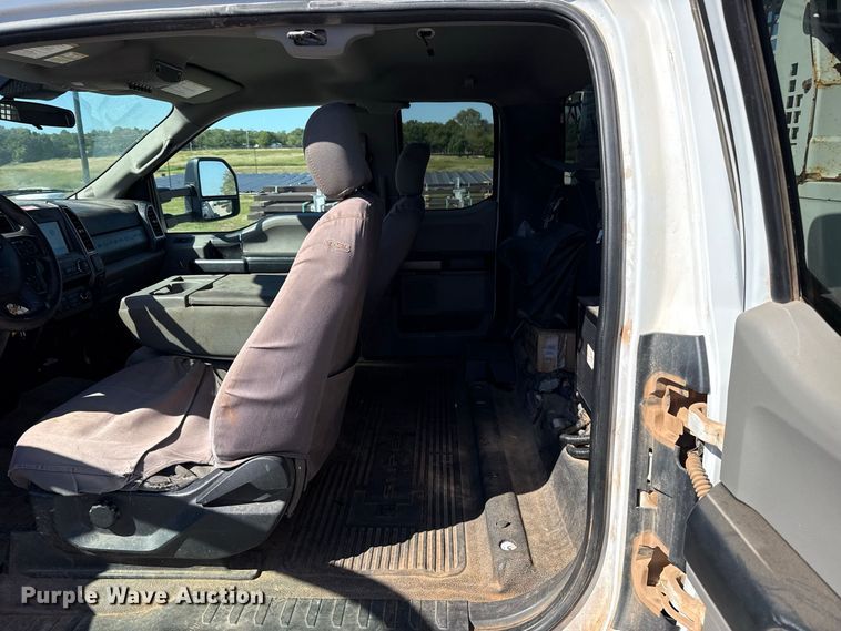 image for item FC4504 2020 Ford F550 bucket truck