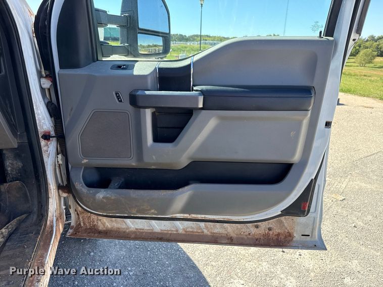 image for item FC4504 2020 Ford F550 bucket truck