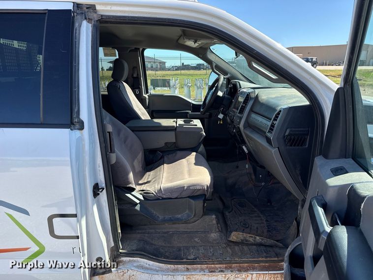 image for item FC4504 2020 Ford F550 bucket truck