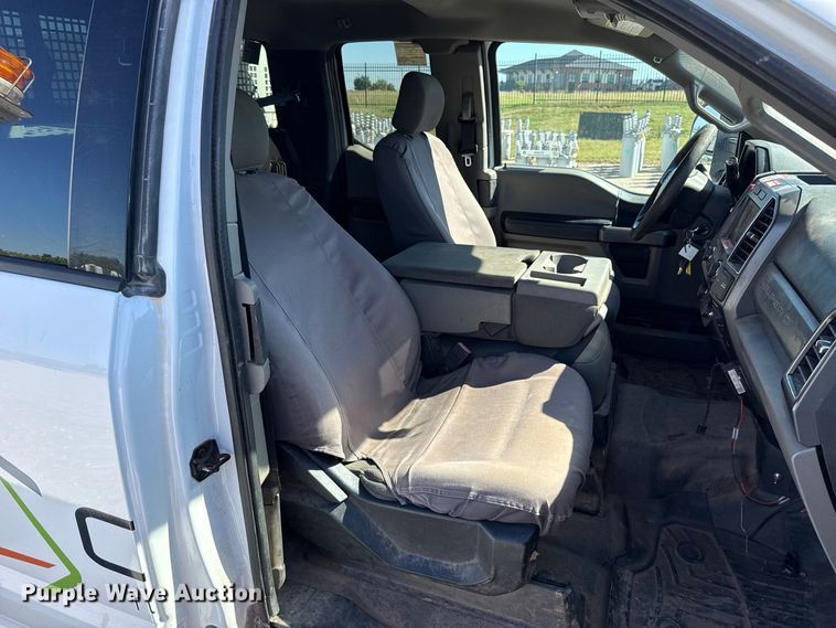 image for item FC4504 2020 Ford F550 bucket truck