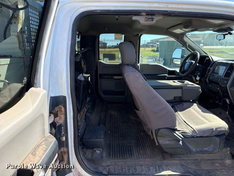 image for item FC4504 2020 Ford F550 bucket truck