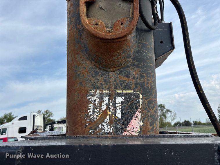 image for item FG0729 Caterpillar H140DS excavator breaker