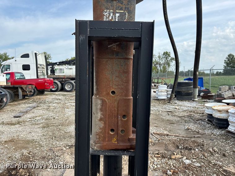 image for item FG0729 Caterpillar H140DS excavator breaker
