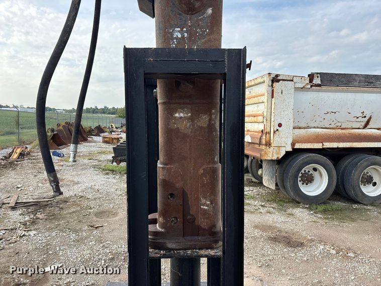 image for item FG0729 Caterpillar H140DS excavator breaker