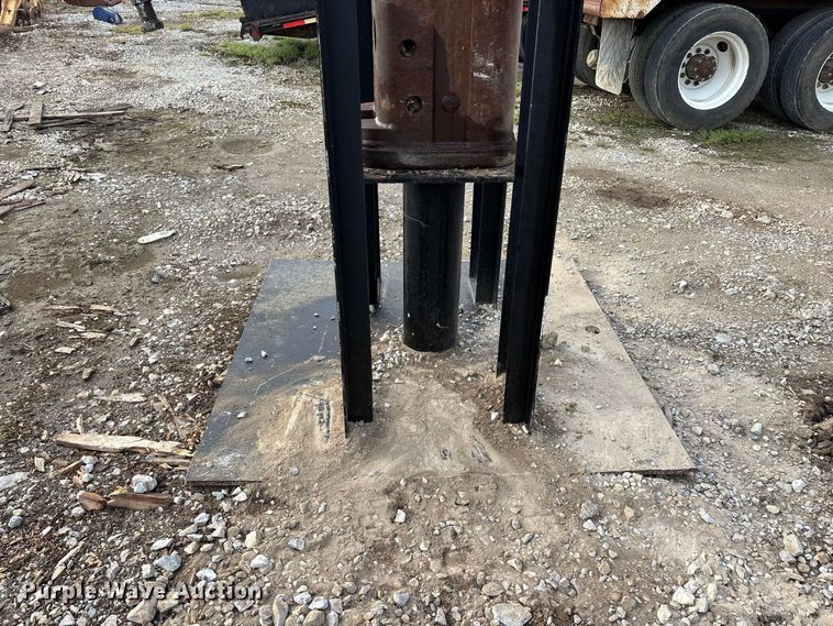 image for item FG0729 Caterpillar H140DS excavator breaker