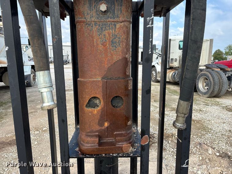 image for item FG0729 Caterpillar H140DS excavator breaker