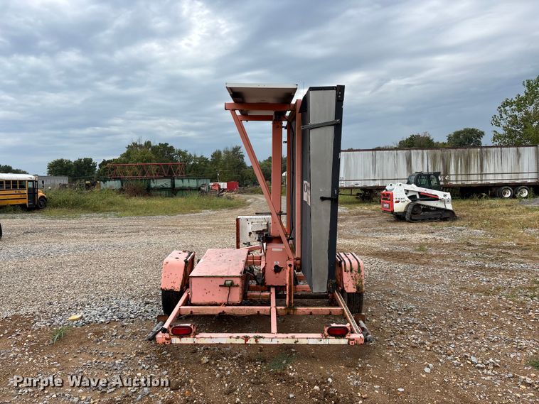 image for item FG0743 2003 Wanco arrow board trailer