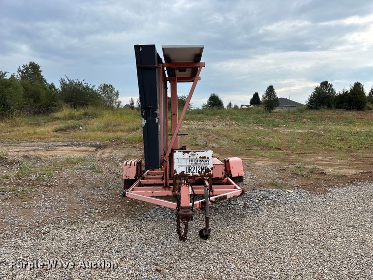 image for item FG0743 2003 Wanco arrow board trailer