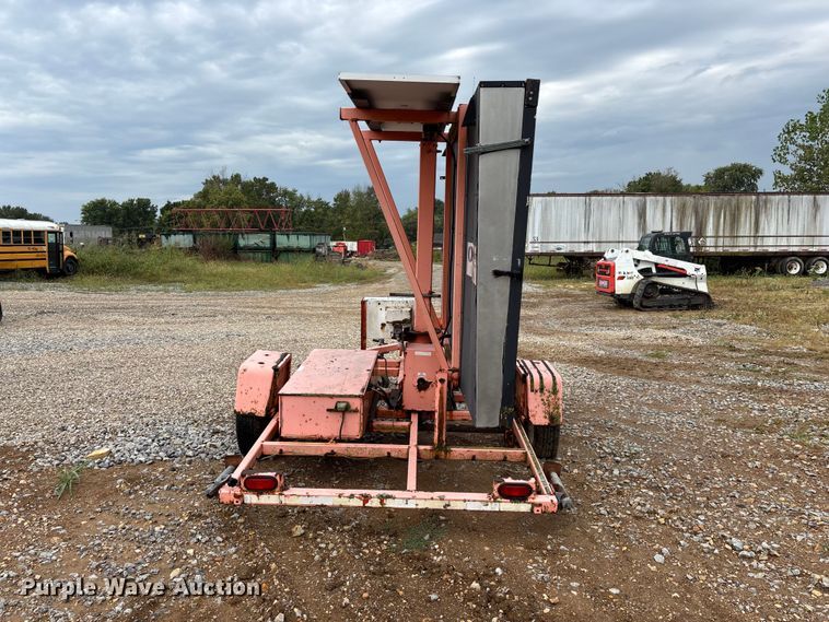 image for item FG0743 2003 Wanco arrow board trailer