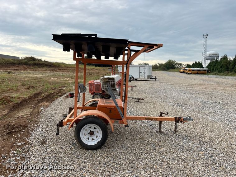 image for item FG0744 Ver-Mac arrow board trailer