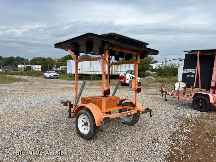 image for item FG0744 Ver-Mac arrow board trailer