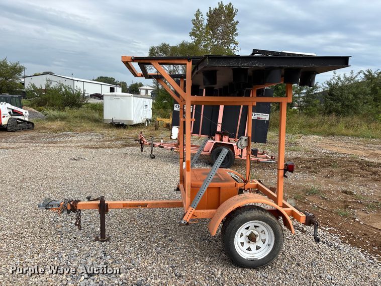 image for item FG0744 Ver-Mac arrow board trailer