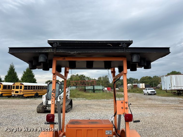 image for item FG0744 Ver-Mac arrow board trailer