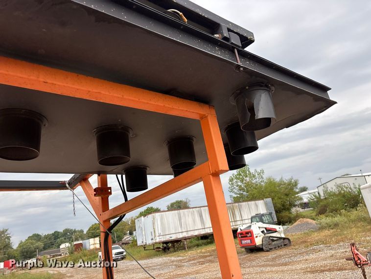 image for item FG0744 Ver-Mac arrow board trailer