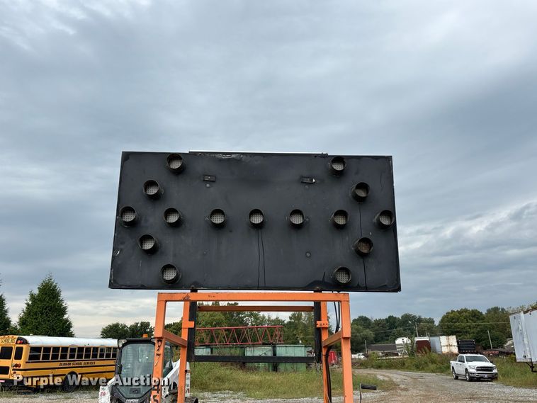 image for item FG0744 Ver-Mac arrow board trailer