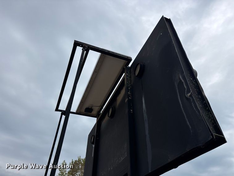 image for item FG0744 Ver-Mac arrow board trailer