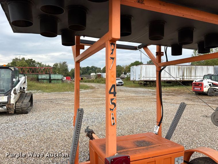 image for item FG0744 Ver-Mac arrow board trailer