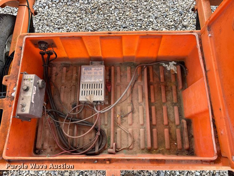 image for item FG0744 Ver-Mac arrow board trailer