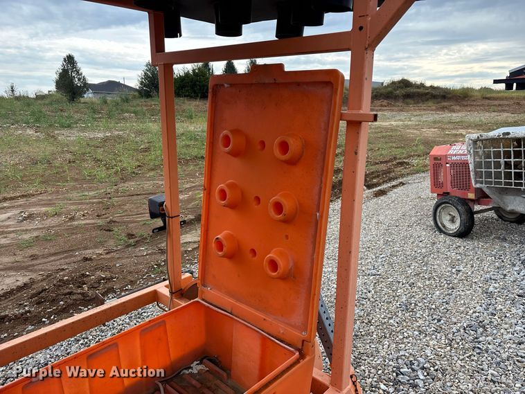 image for item FG0744 Ver-Mac arrow board trailer