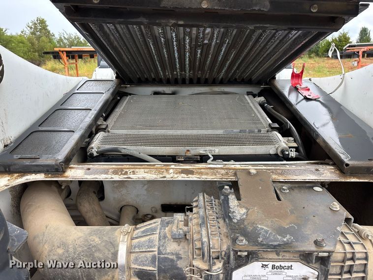 image for item FG0748 Bobcat T630 Farm Tough Special Edition tracked skid steer loader