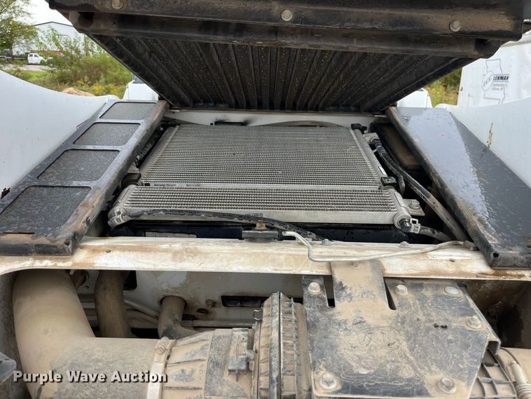 image for item FG0750 2019 Bobcat T630 Farm Tough Special Edition tracked skid steer loader