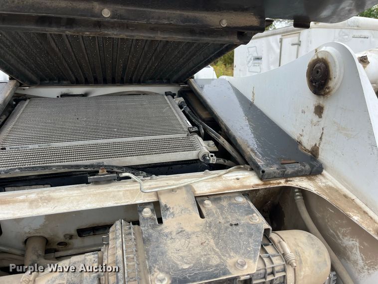 image for item FG0750 2019 Bobcat T630 Farm Tough Special Edition tracked skid steer loader