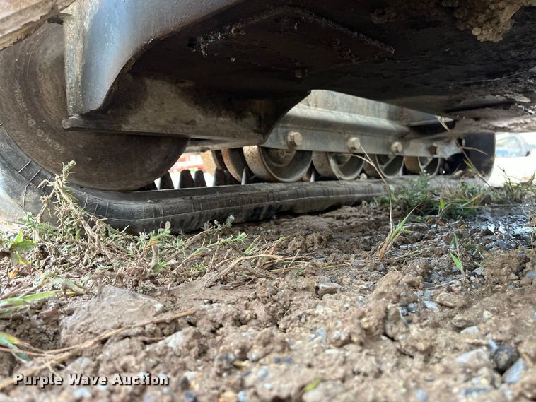 image for item FG0750 2019 Bobcat T630 Farm Tough Special Edition tracked skid steer loader