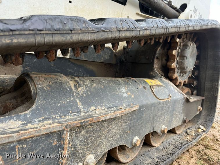 image for item FG0750 2019 Bobcat T630 Farm Tough Special Edition tracked skid steer loader